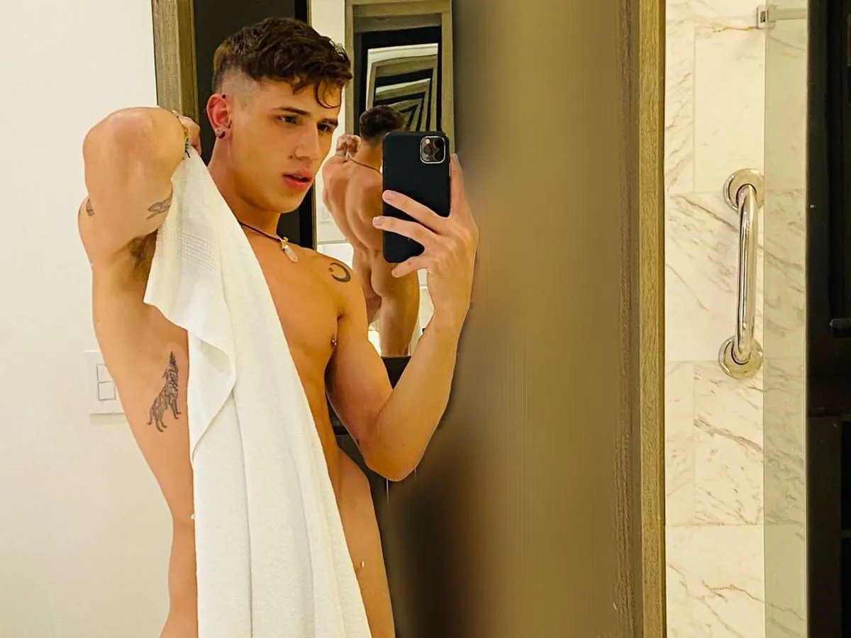 ThaironHunterr cam model profile picture