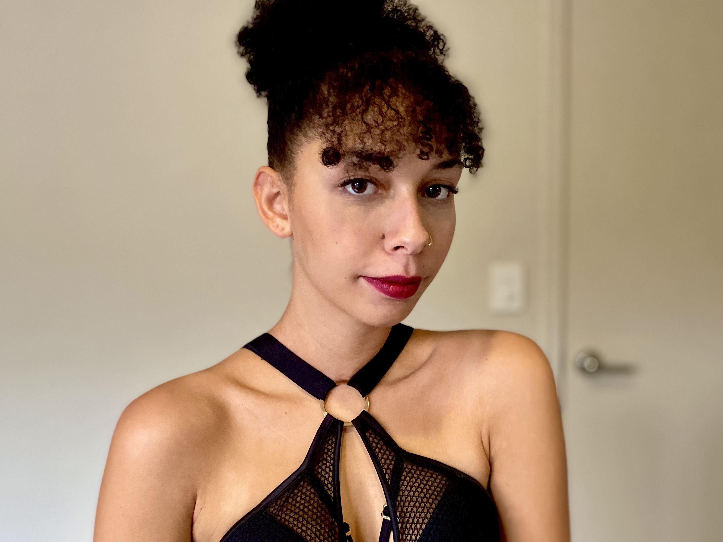 AriaFrench cam model profile picture 