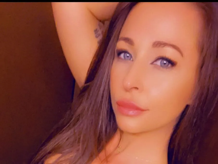 yoursummerhoney profilbild på webbkameramodell