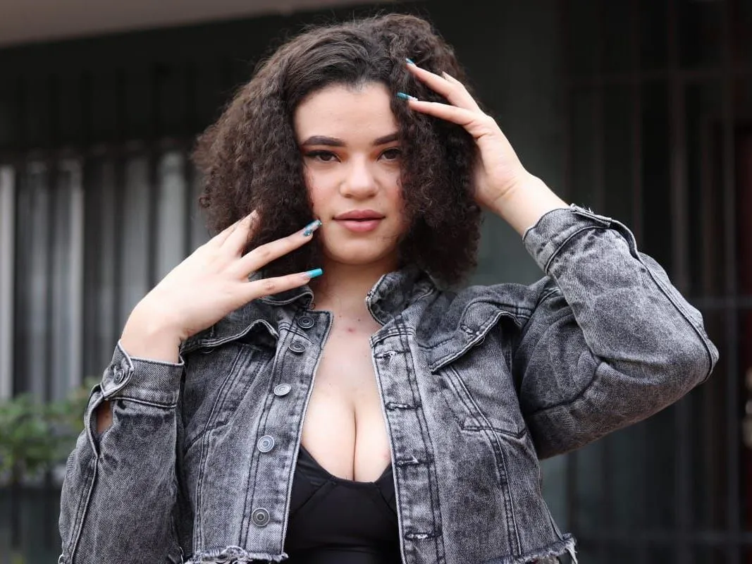 Imagen de perfil de modelo de cámara web de GiaThomsonm