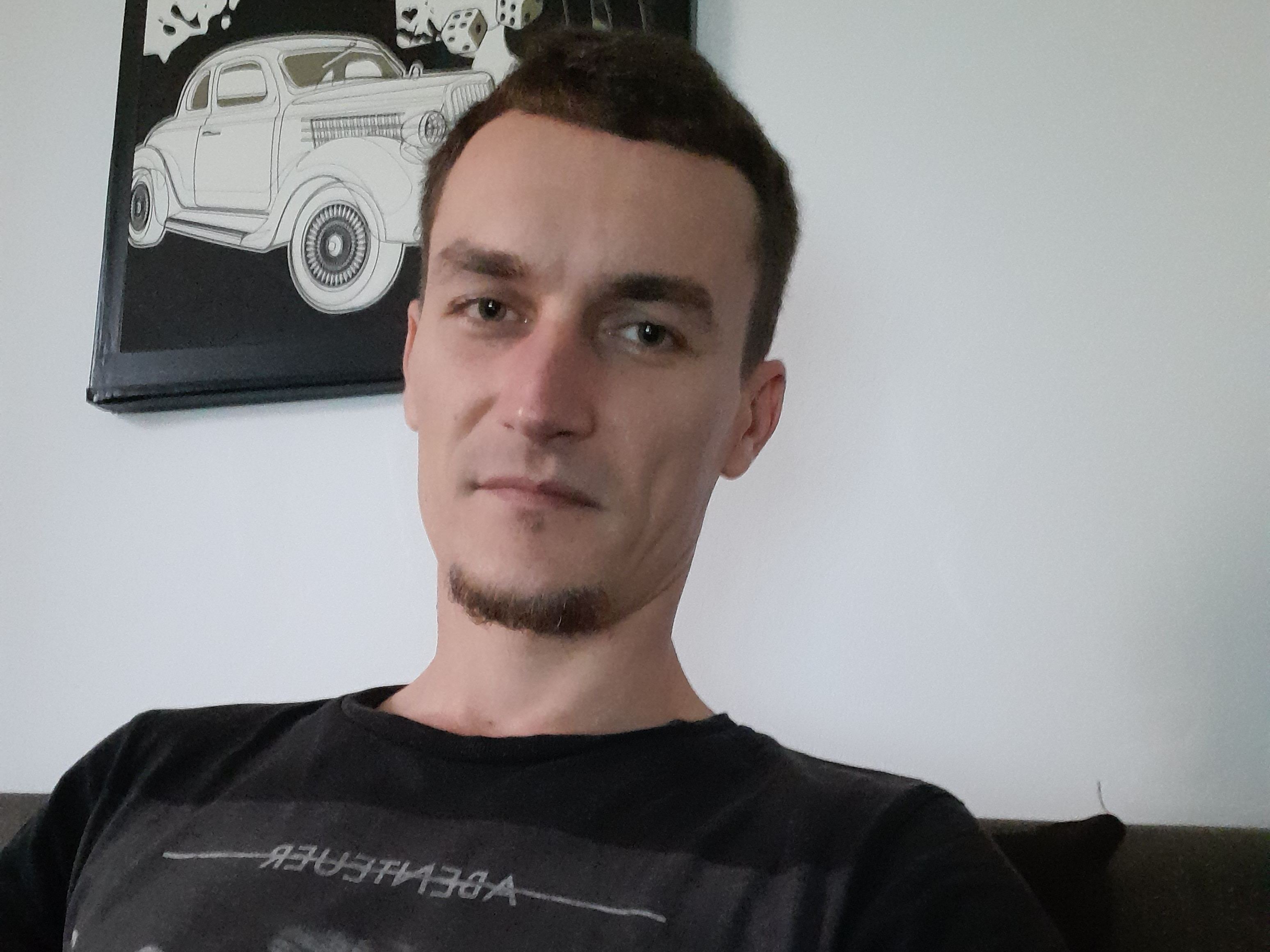 EasternGuyAdy Profilbild des Cam-Modells 