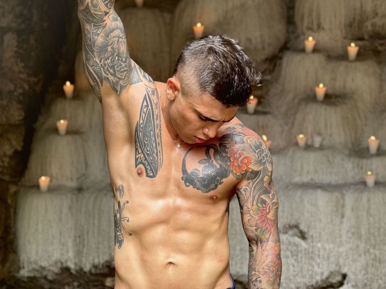 Image de profil du modèle de webcam FRANCHESCOCOLLINS