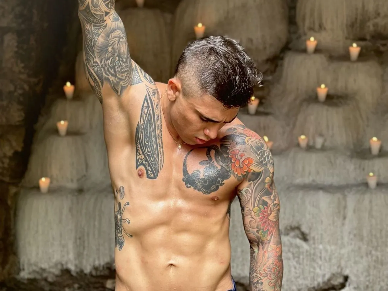 Imagen de perfil de modelo de cámara web de FRANCHESCOCOLLINS