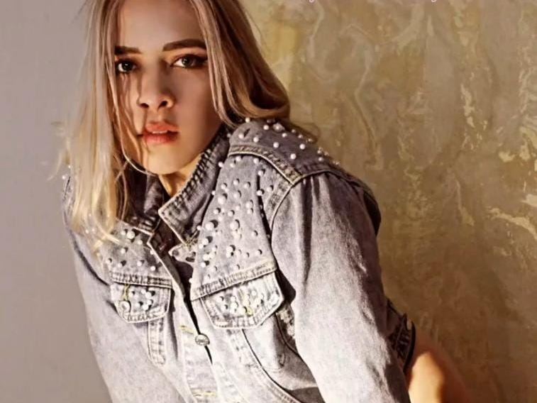 Imagen de perfil de modelo de cámara web de ZabrinaBill