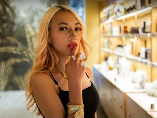 AlmaSpencer profielfoto van cam model