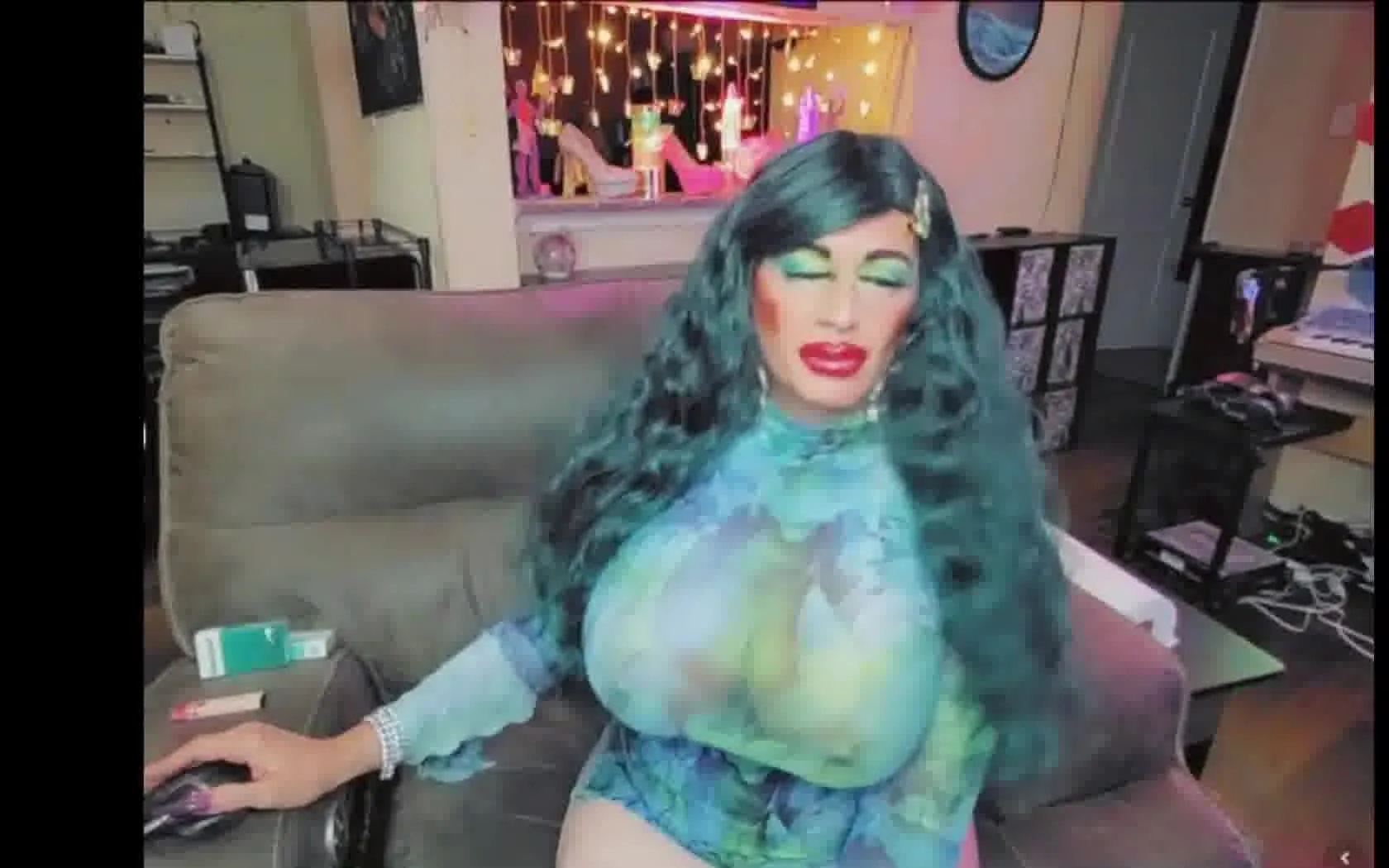 Interprète MakeupSmokingWhore Vidéo 1