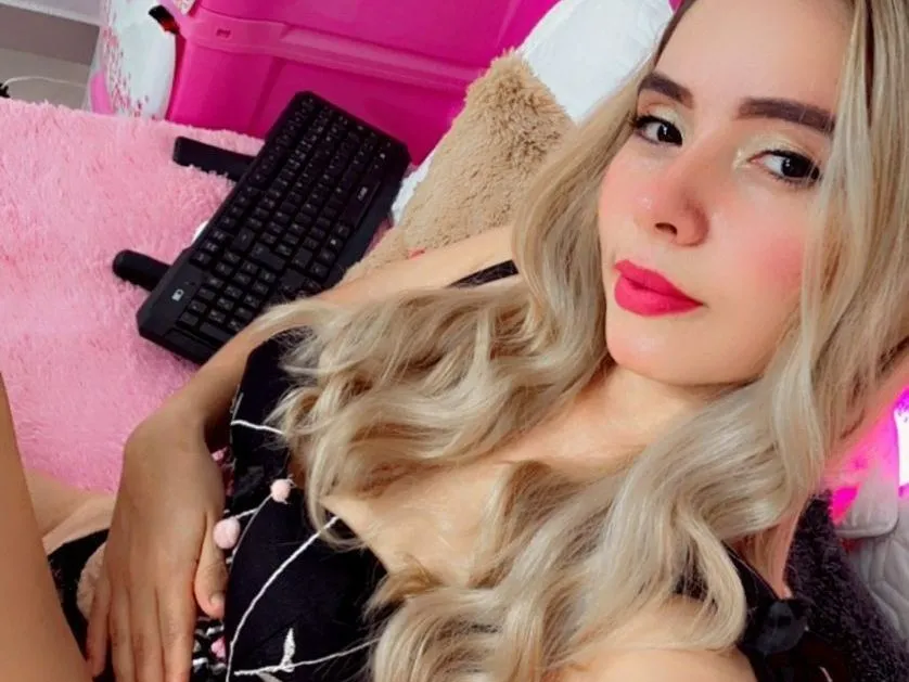LunaBiely profilbild på webbkameramodell