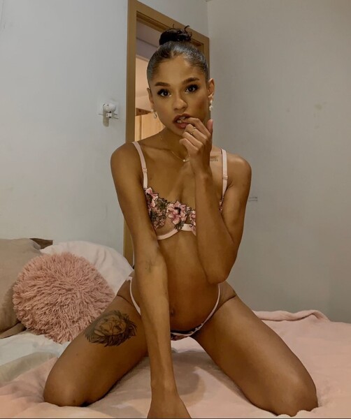 Artista NikkiLorente Foto 6