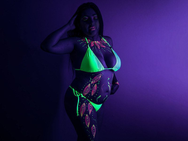 Performer AmiMclay Photo 1
