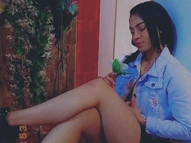 Imagen de perfil de modelo de cámara web de ROUSSEZV