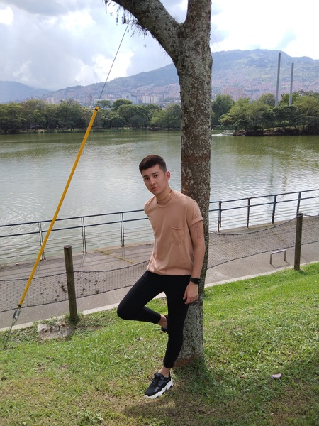 Performer SebasWhite Photo 3