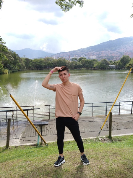 Performer SebasWhite Photo 4