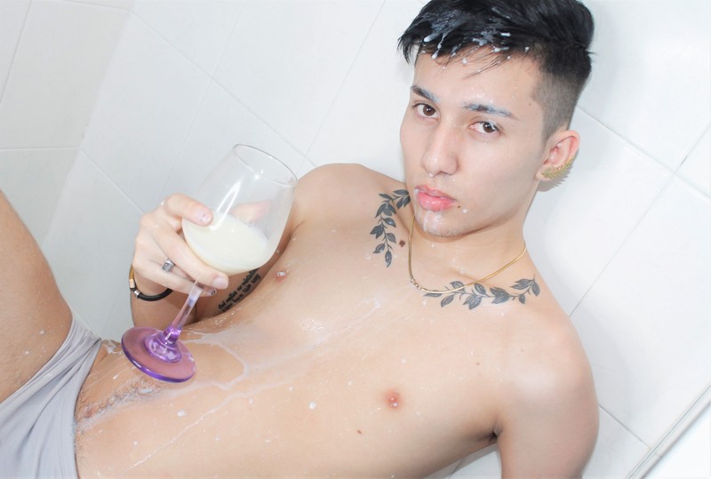 Performer SebasWhite Photo 2