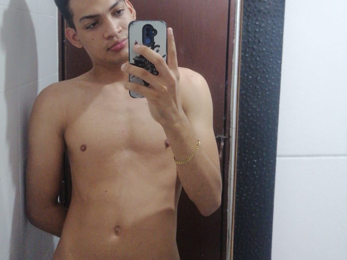 Image de profil du modèle de webcam hotsexyboy69