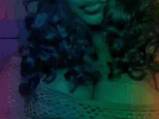 AlexisBanks143 live cam