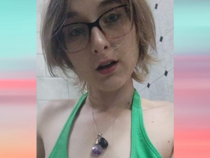 Image de profil du modèle de webcam AdoniRa