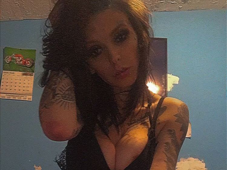 TattedBitchh cam model profile picture 