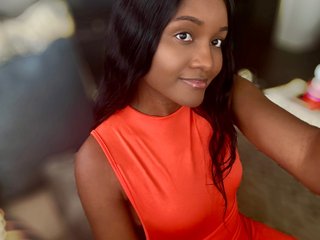 Imagen de perfil de modelo de cámara web de CaramelDoll18