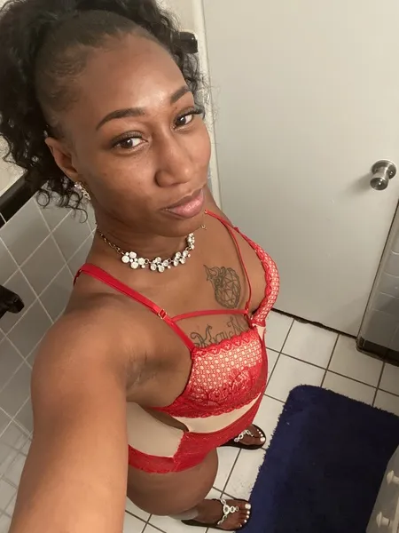 Performer LovelyyBoss Photo 11