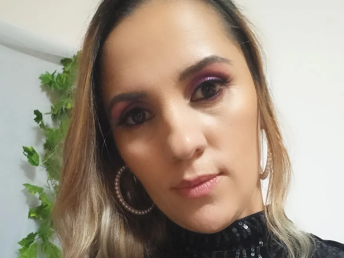 Foto de perfil de modelo de webcam de Katheroses