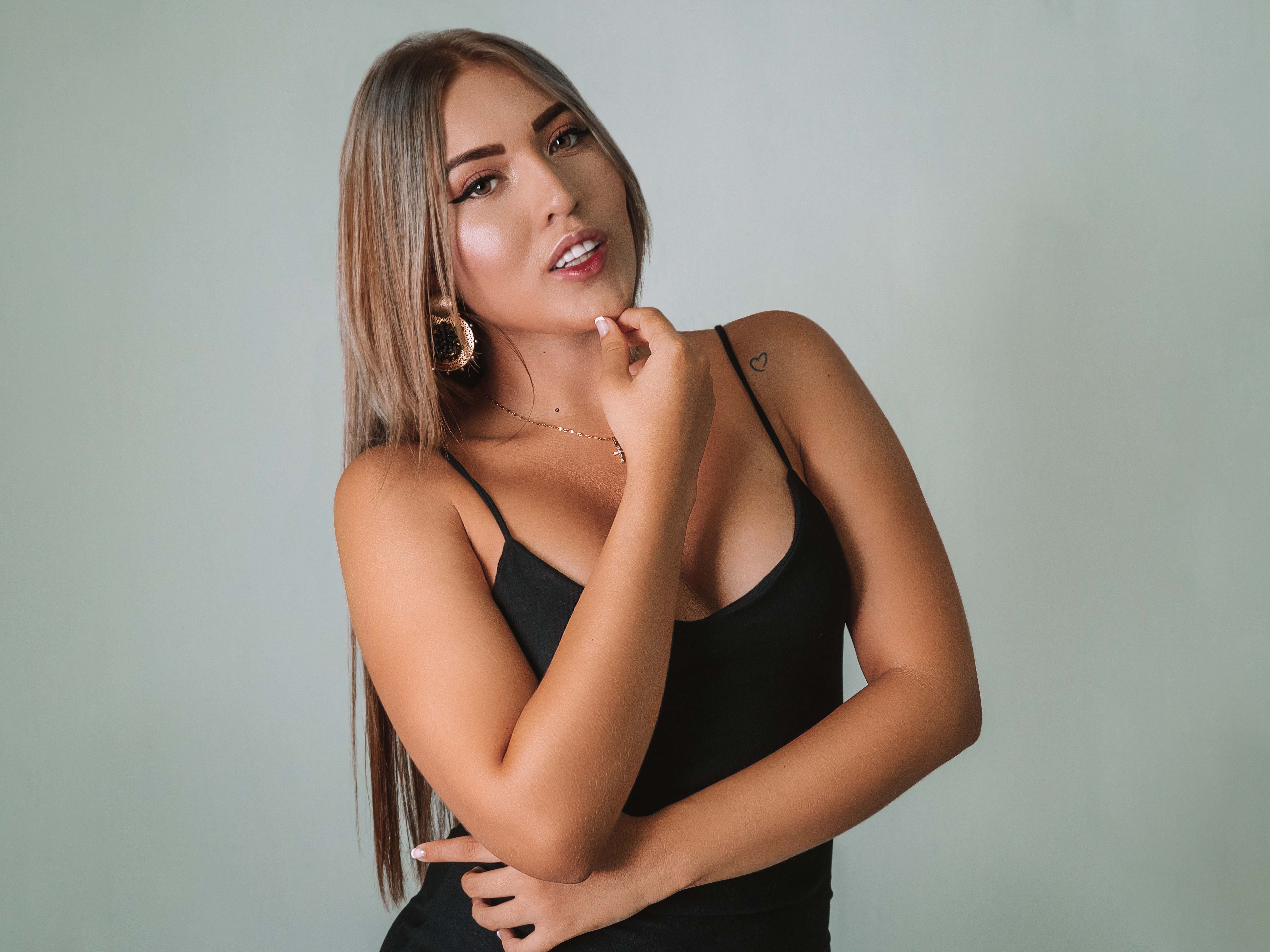 Imagen de perfil de modelo de cámara web de NicoleFerrerr