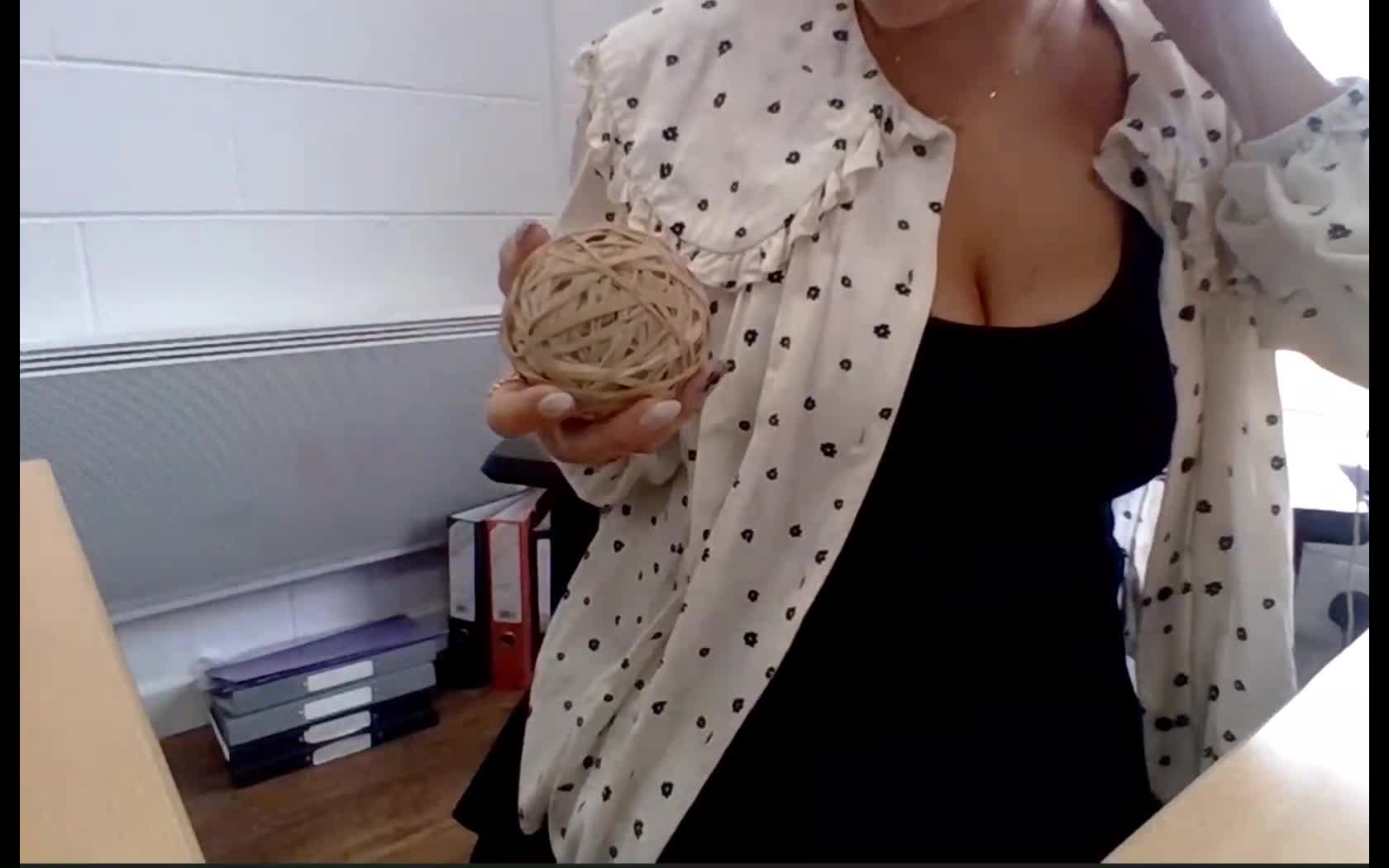 Artiest TitalatingTess Video 1