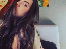 Imagen de perfil de modelo de cámara web de kristalinaa050