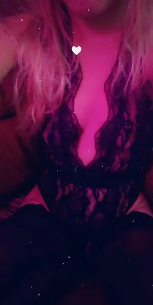 Performer JellyRollAnneMarie Photo 4