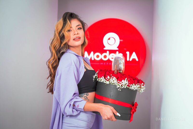 Performer DanellaStone Photo 6