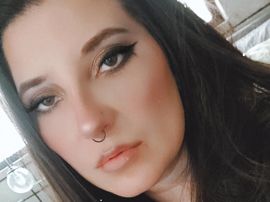 NikkiRebel profilbild på webbkameramodell 