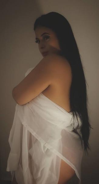 Performer IsaColem Photo 1