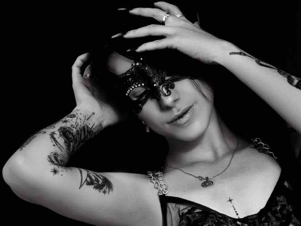 brinnamiler cam model profile picture