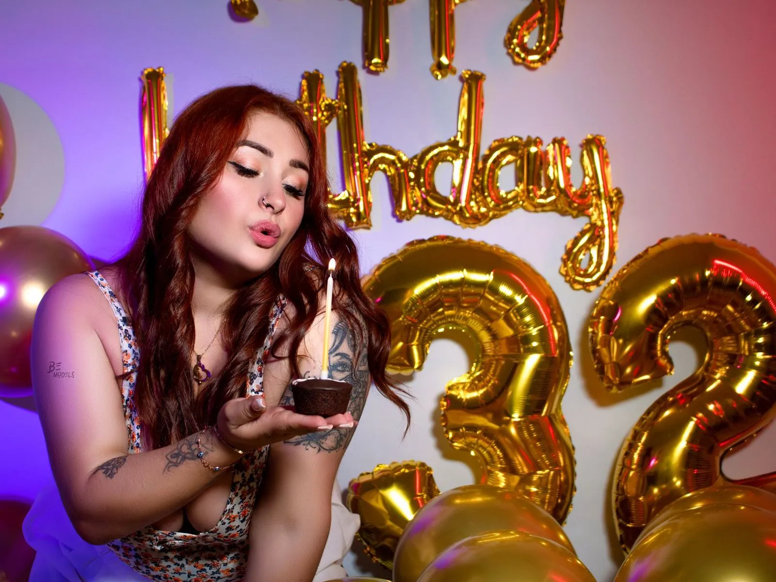 Imagen de perfil de modelo de cámara web de saaraqueen