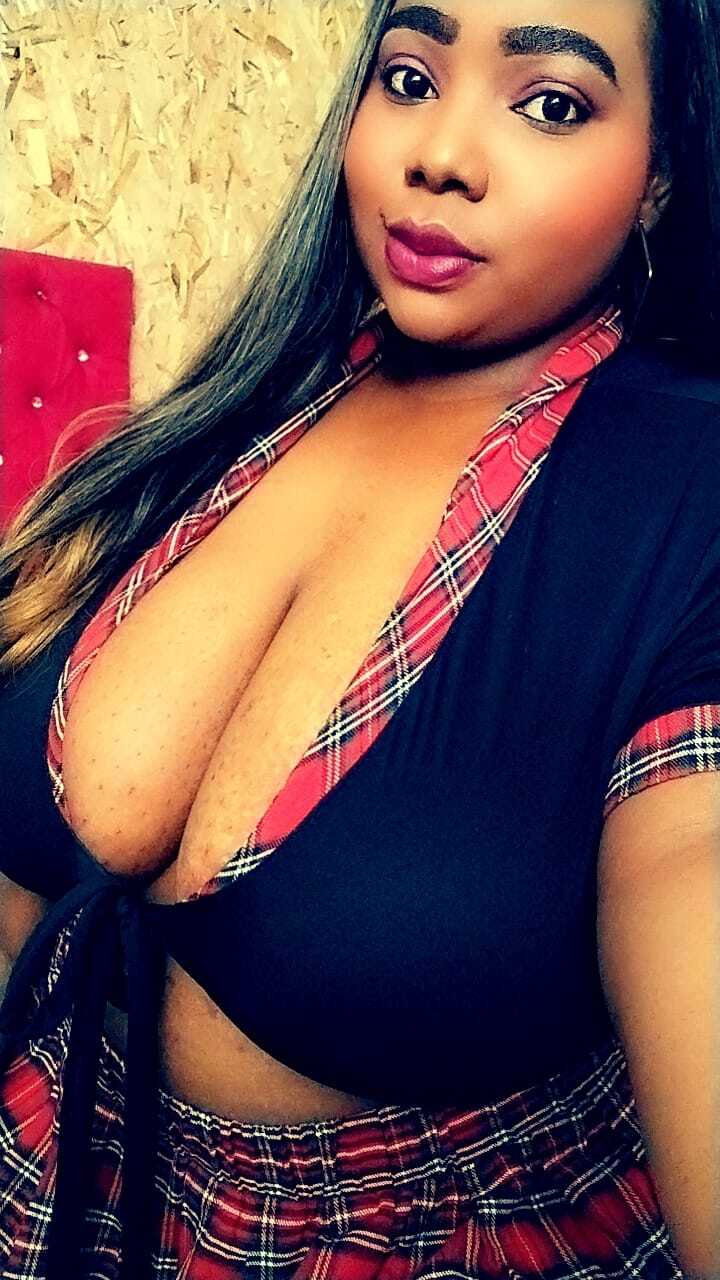 Performer AangelGold Photo 8