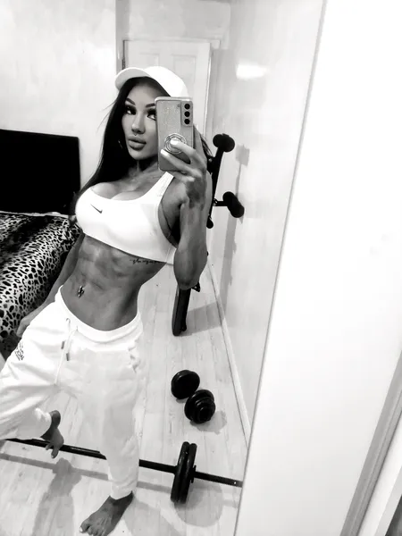 Interprète BritishTastyCherryxo Photo 12