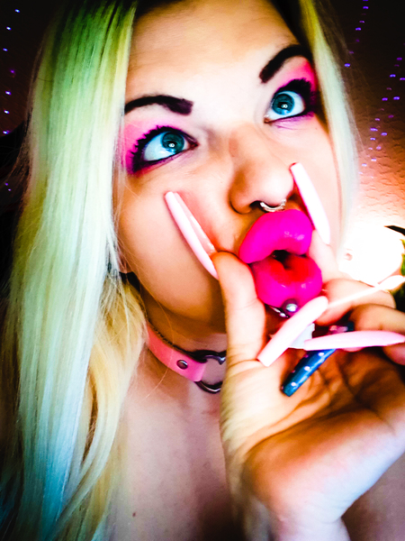 Performer MariellaSun Photo 4