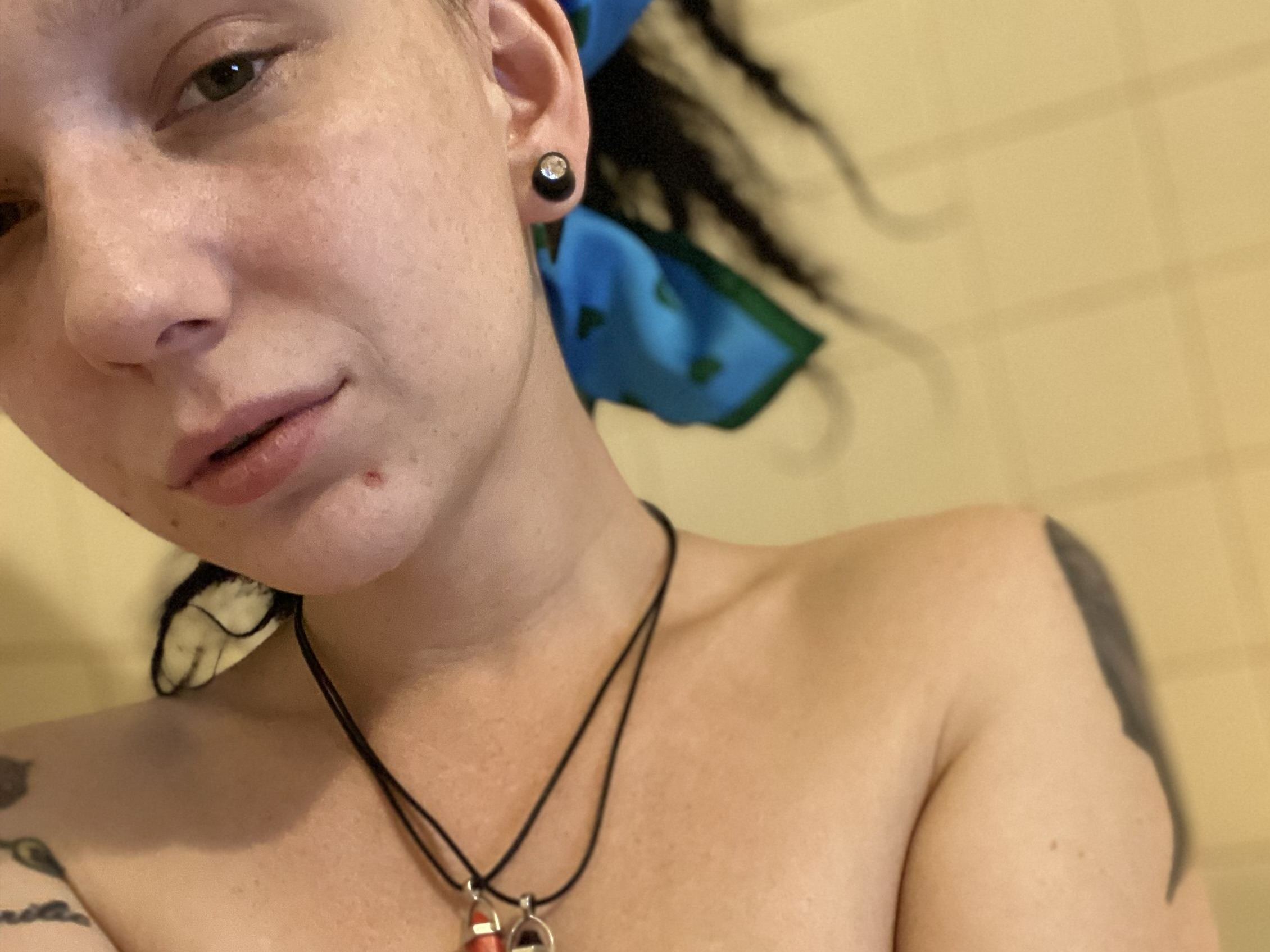 athiestbunny cam model profile picture