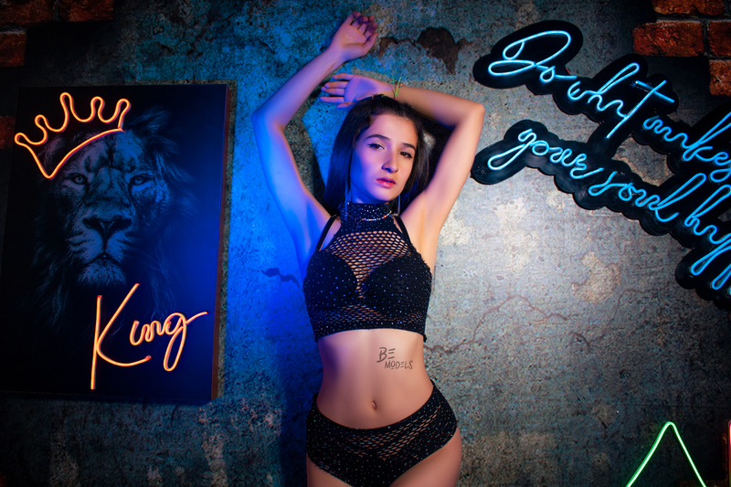 Performer LolaBurr Photo 4