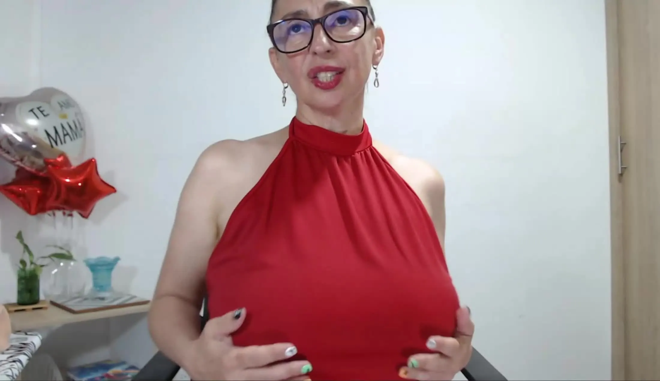 Interprete Milfhornyx Video 1