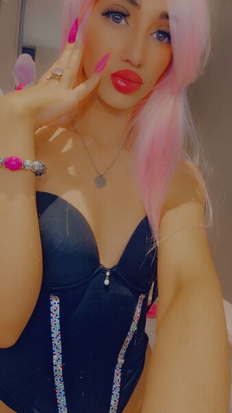 Artist CutePixieCherry Foto 2