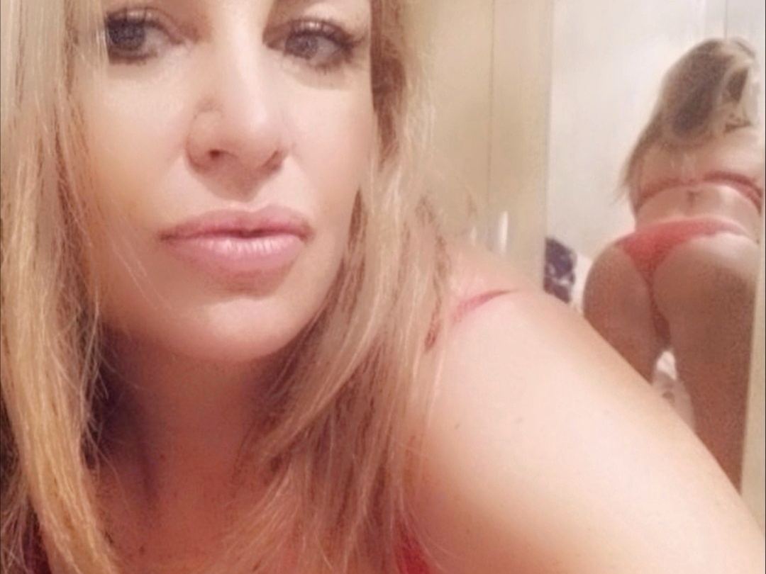 CheekyMILFAmix profilbild på webbkameramodell