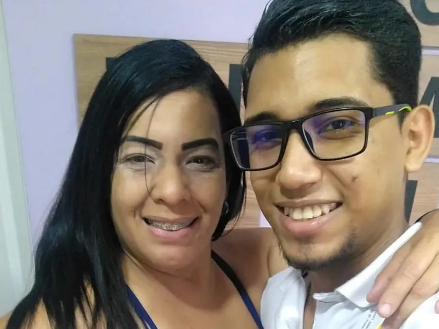 Foto de perfil de modelo de webcam de HenryAndHailey