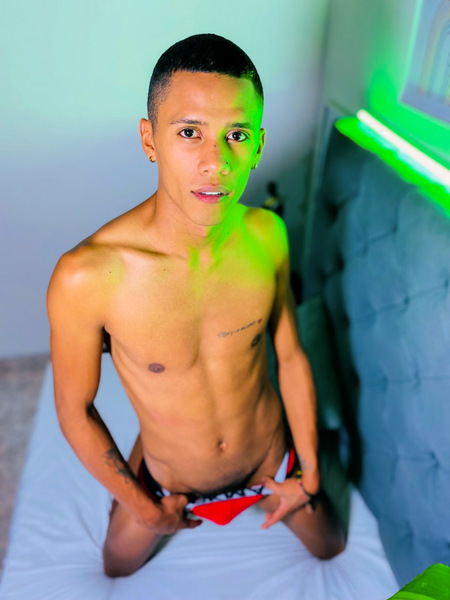 Intérprete AdrianGomez Foto 1