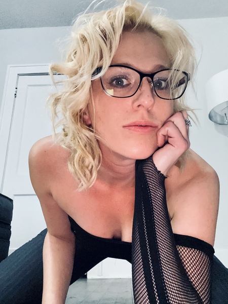 Performer HellaZella22 Photo 10