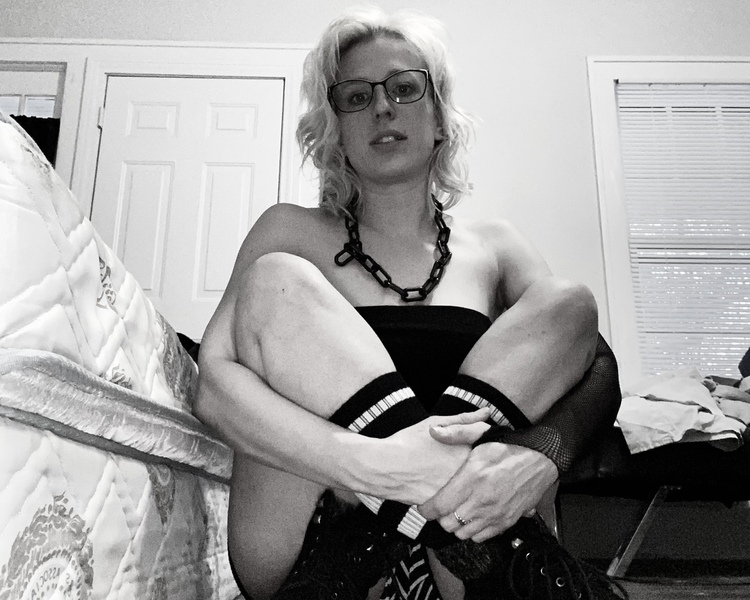 Performer HellaZella22 Photo 8