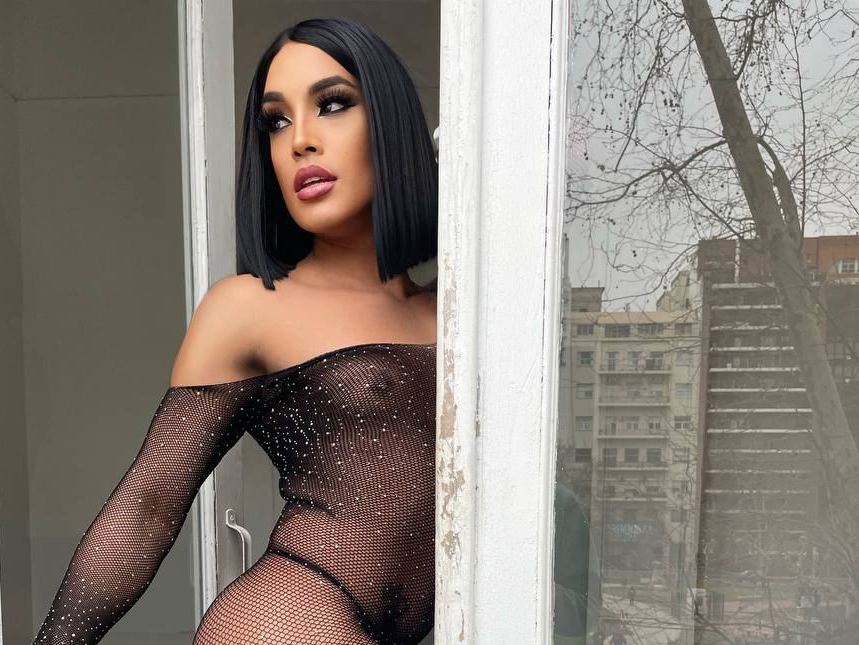 Imagen de perfil de modelo de cámara web de CarlyMartinez