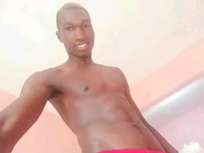 Image de profil du modèle de webcam black23cmdick