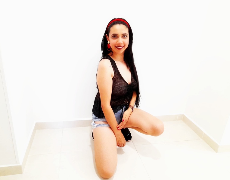Performer Isablack Photo 1