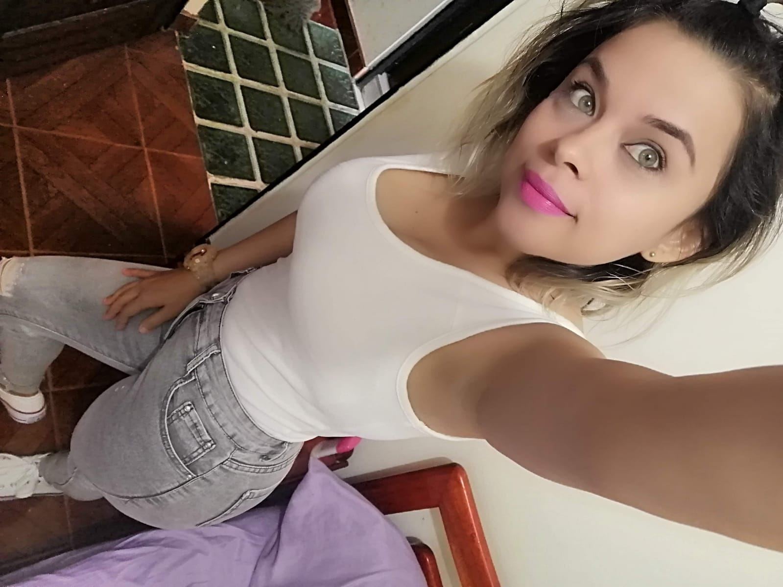 Foto de perfil de modelo de webcam de NINNACICILIA 