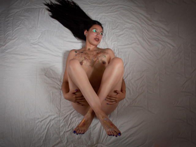 Performer emmyQueen Photo 9